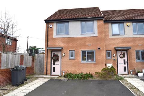 3 bedroom townhouse to rent, Sundew Court, Darlington