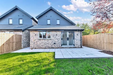 2 bedroom detached house for sale, The Causeway, Royston SG8