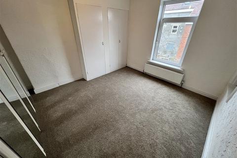 3 bedroom terraced house to rent, New Street, South Elmsall, WF9