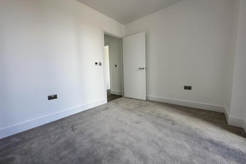 2 bedroom house to rent, 11  Sanday Drive, London NW9