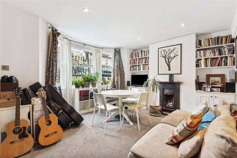 2 bedroom apartment to rent, Salcott Road, SW11