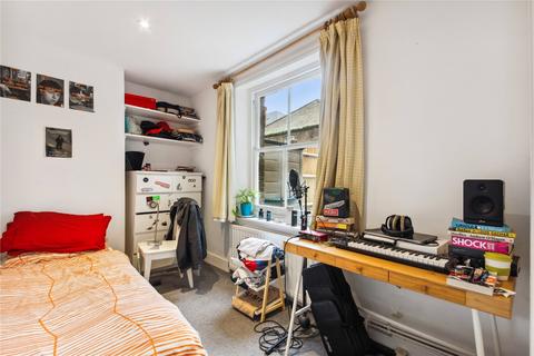 2 bedroom apartment to rent, Salcott Road, SW11