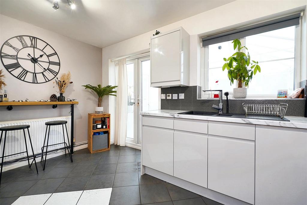 Kitchen 3.jpeg