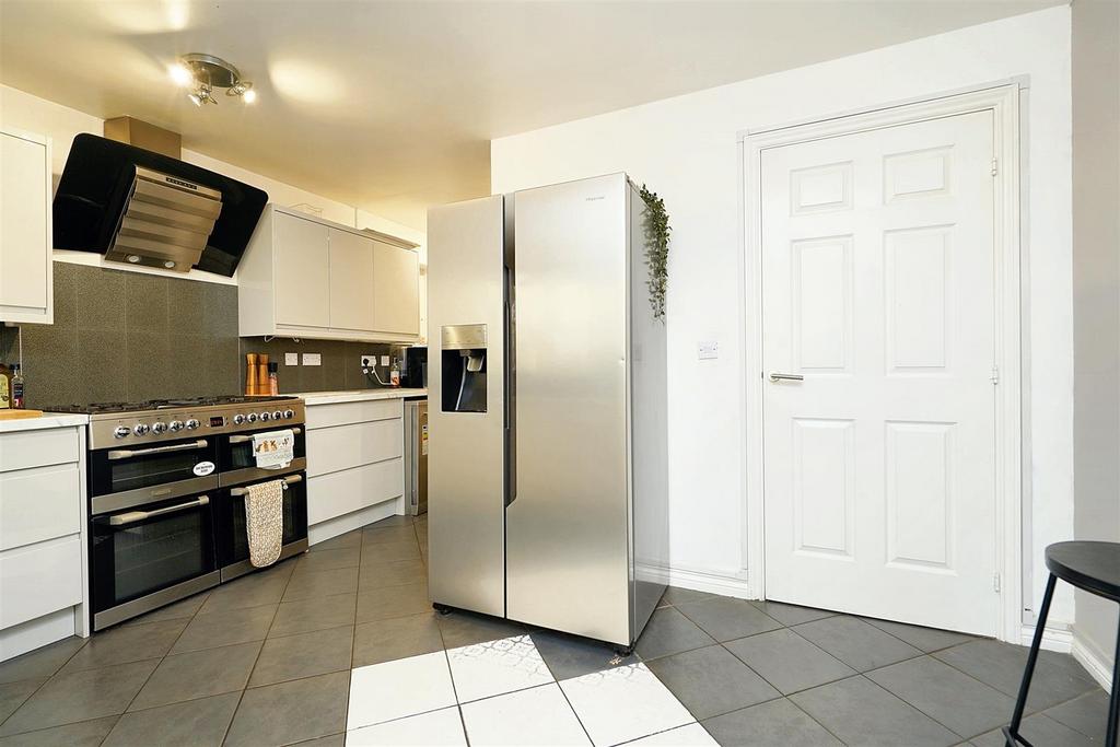 Kitchen 6.jpeg