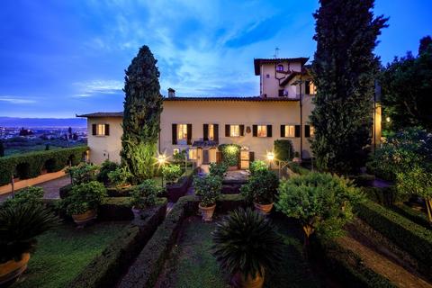 11 bedroom property, Via Leonardo da Vinci