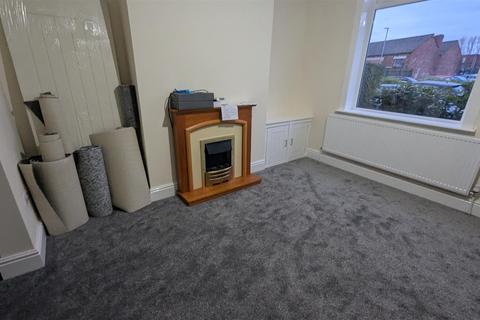 2 bedroom terraced house to rent, Lyndhurst Avenue, Manchester M34