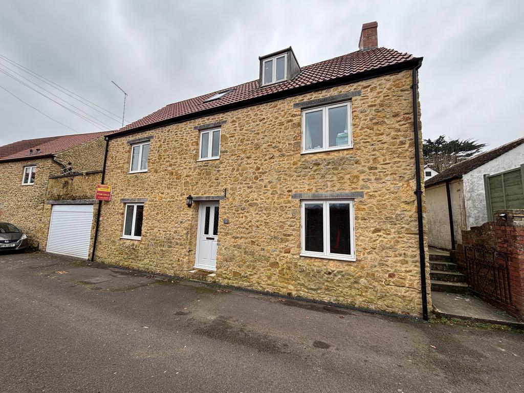 4 Bedroom link Detached for Sale