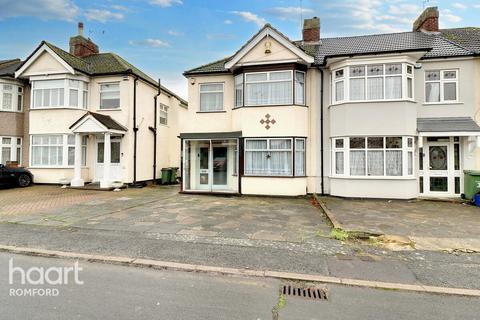 3 bedroom end of terrace house for sale, Barton Avenue, Romford, RM7 0ND