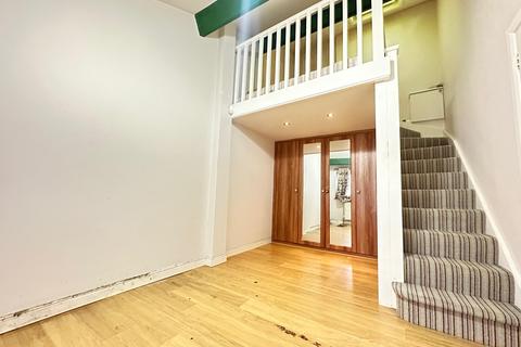 undefined, Alleyn Park, Southall UB2
