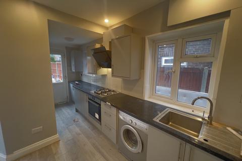 3 bedroom semi-detached house to rent, Oakwood Crescent,  Greenford, UB6