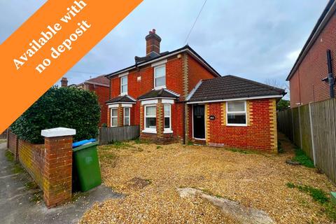 3 bedroom semi-detached house to rent, Whites Road, Southampton SO19