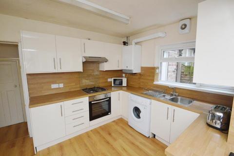 4 bedroom terraced house to rent, Kingswood Road, Manchester M14