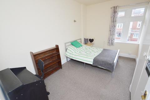 4 bedroom terraced house to rent, Kingswood Road, Manchester M14