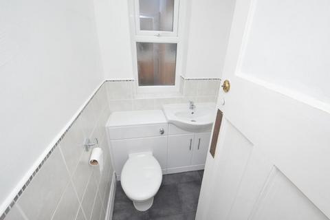 4 bedroom terraced house to rent, Kingswood Road, Manchester M14