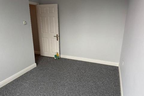 2 bedroom flat to rent, Station Road, Trimley St Mary