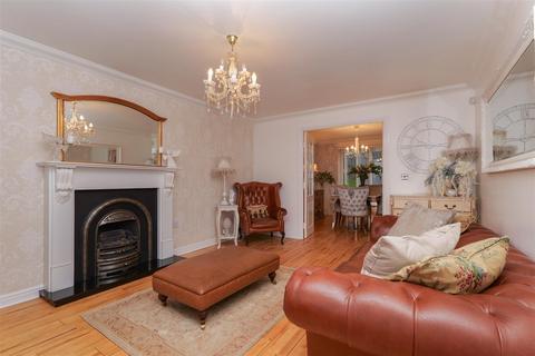 4 bedroom detached house for sale, Woodside Lane, Lanark