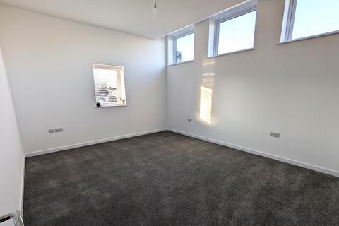 3 bedroom apartment to rent, Consitution House, Woking GU22