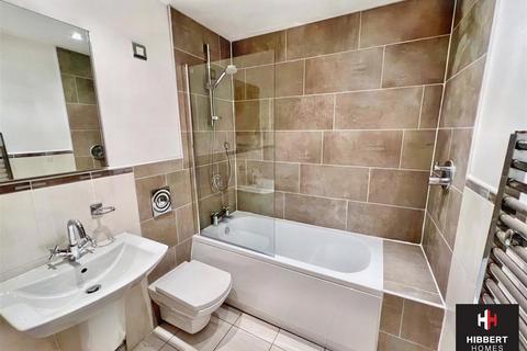 2 bedroom apartment to rent, Meadow Court, Wellfield Lane, Altrincham WA15