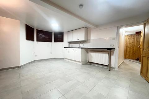 Studio to rent, Leweston Place N16