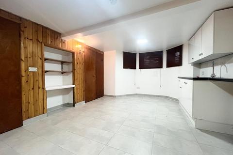 Studio to rent, Leweston Place N16