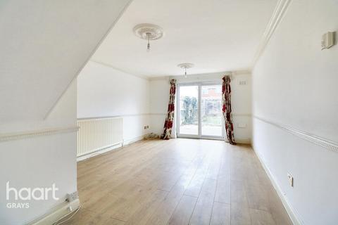 2 bedroom terraced house for sale, Crest Avenue, Grays