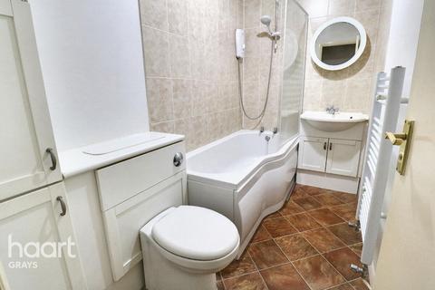 4 Crest Avenue, Grays, RM17 6RW