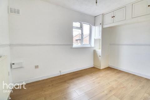 4 Crest Avenue, Grays, RM17 6RW