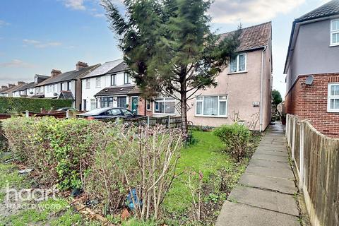 3 bedroom end of terrace house for sale, Straight Road, Romford