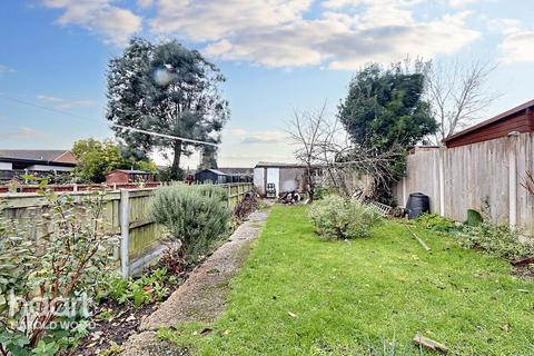 3 bedroom end of terrace house for sale, Straight Road, Romford