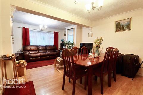 237 Straight Road, Harold Hill, Romford, RM3 7JP