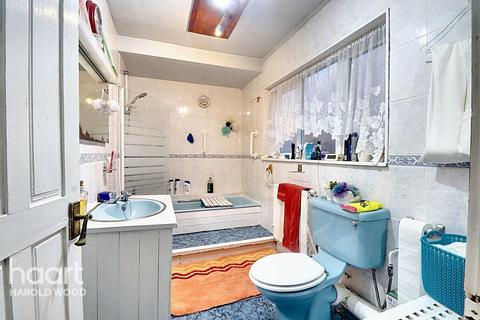 237 Straight Road, Harold Hill, Romford, RM3 7JP