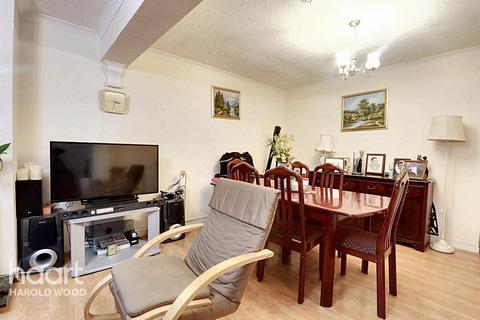 237 Straight Road, Harold Hill, Romford, RM3 7JP