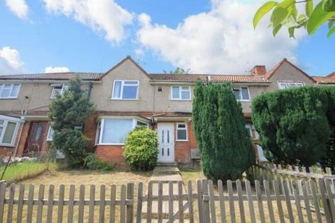 3 bedroom terraced house to rent, Lyndhurst Road, Reading RG30