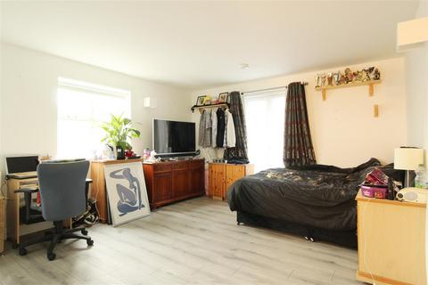 Studio to rent, Howard Place, Brighton BN1