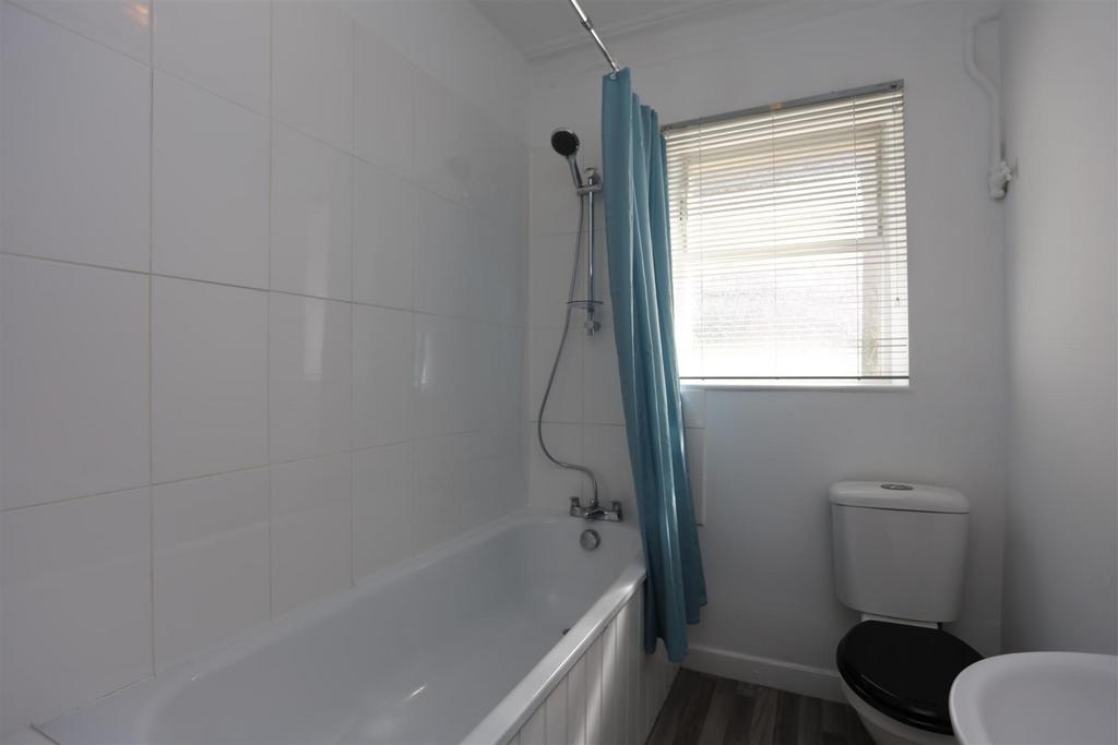 2, 30 Medina Villas Bathroom.JPG