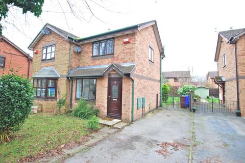 2 bedroom semi-detached house to rent, Goldcrest Close, Manchester