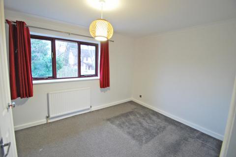 2 bedroom semi-detached house to rent, Goldcrest Close, Manchester