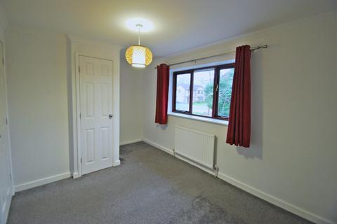 2 bedroom semi-detached house to rent, Goldcrest Close, Manchester