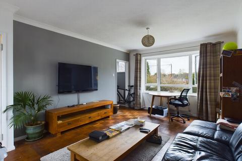 2 bedroom flat for sale, Queens Court, Haywards Heath, RH16