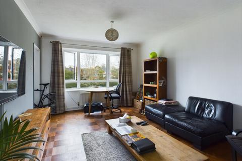 2 bedroom flat for sale, Queens Court, Haywards Heath, RH16