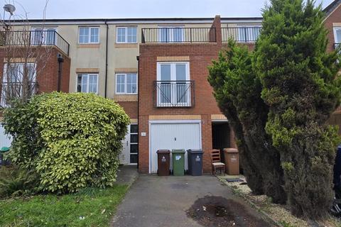 3 bedroom terraced house to rent, Princethorpe Road, Willenhall