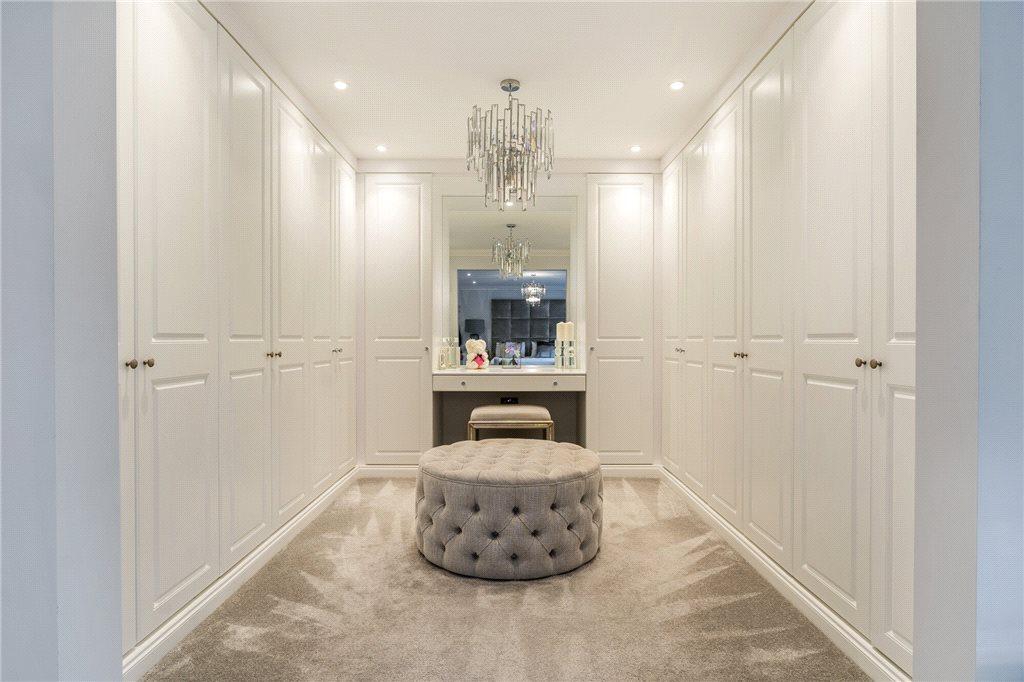 Walk-In Wardrobe
