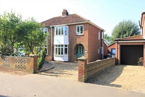 3 bedroom semi-detached house to rent, Thunder Lane, Norwich NR7