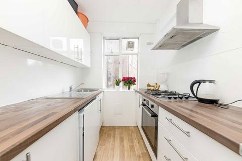 2 bedroom flat for sale, Wellesley Road, London W4