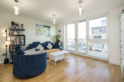 2 bedroom flat for sale, Baltic Avenue, Brentford TW8