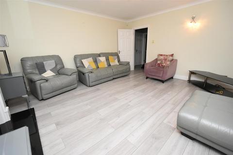 3 bedroom bungalow for sale, Gafzelle Drive, Canvey Island SS8