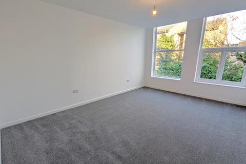 2 bedroom flat to rent, Mount Hermon Road, Woking GU22