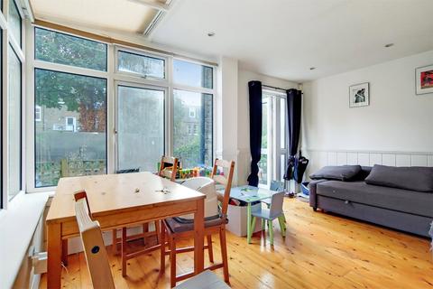 2 bedroom apartment to rent, Uplands Road, London, N8