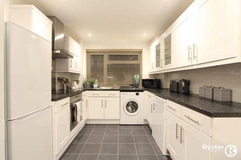 3 bedroom apartment to rent, Beech Tree Close, Stanmore, HA7