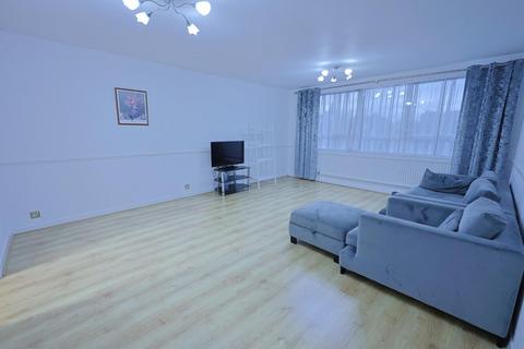 3 bedroom flat for sale, High Mount, Station Road, London, Greater London, NW4